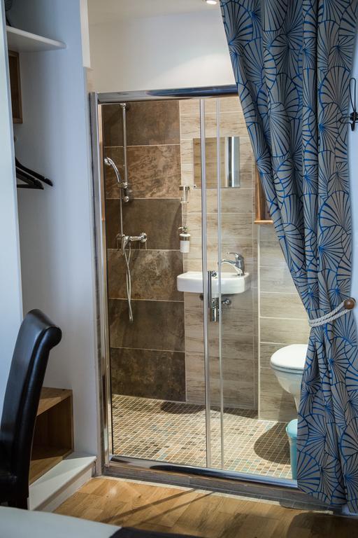Private Room In A Parisian Homestay! - Close To It All! Eksteriør billede